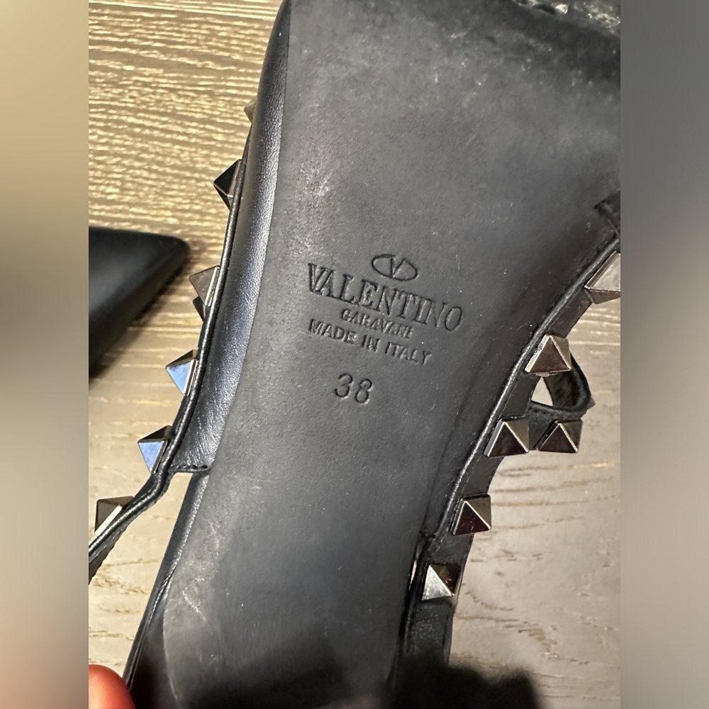 VALENTINO GARAVANI | Noir Rockstud Pointed Toe Heels | Size 38 - Picture 9 of 13